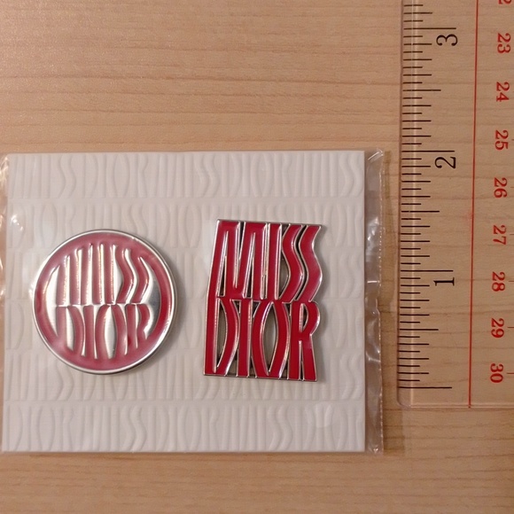 Set of 2 Miss Dior Enamel Pins - Picture 8 of 8